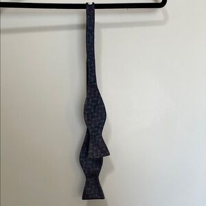 Stylish Blue Patterned Bow Tie